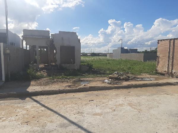 Terreno Caixa em CAMPOS DOS GOYTACAZES / RJ - 8444424758610